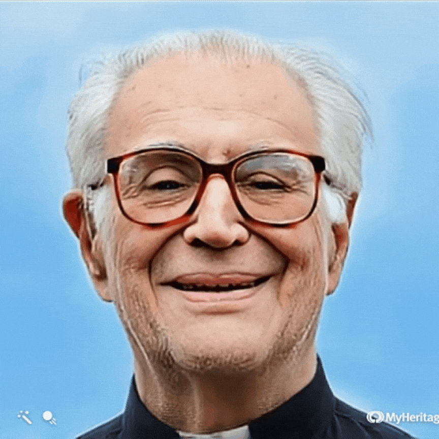 Hombre sonriendo con lentes

Descripci�n generada autom�ticamente